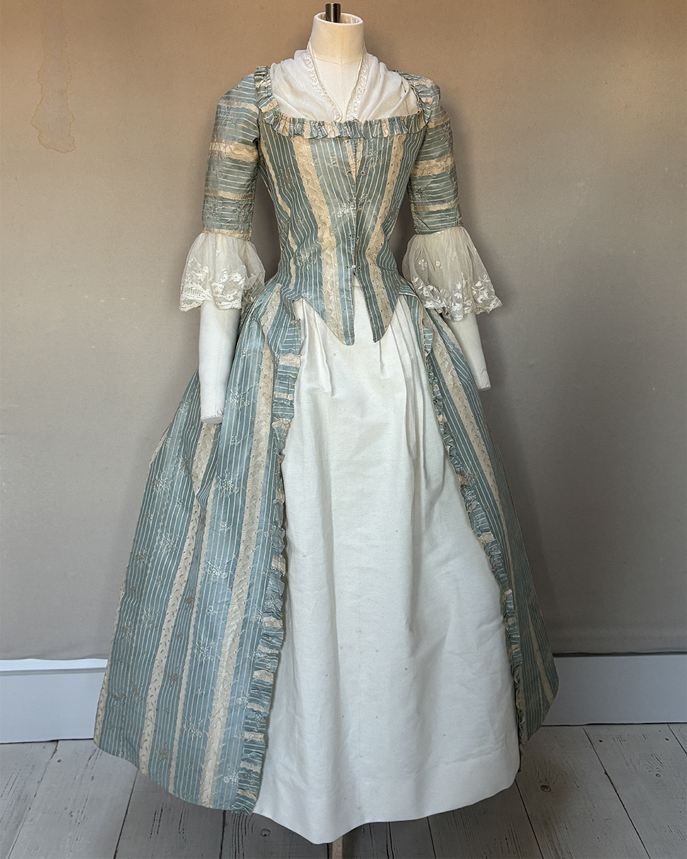 English Open Robe