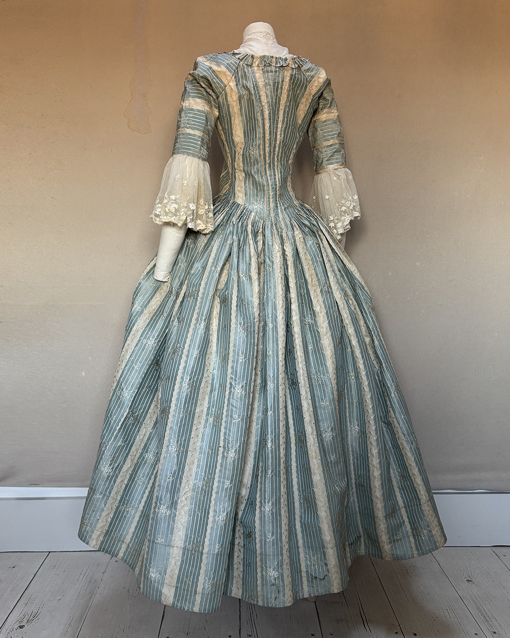 English Open Robe