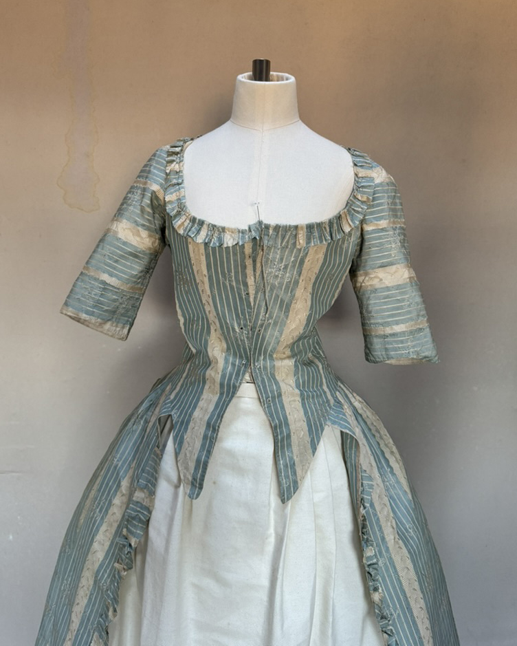 English Open Robe