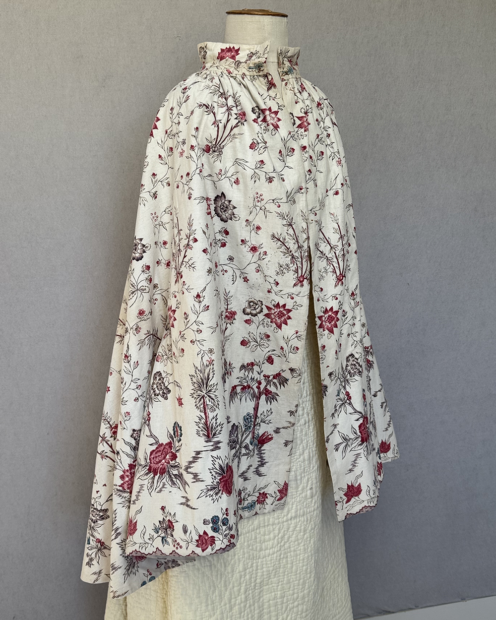 A Dutch Bed Cape