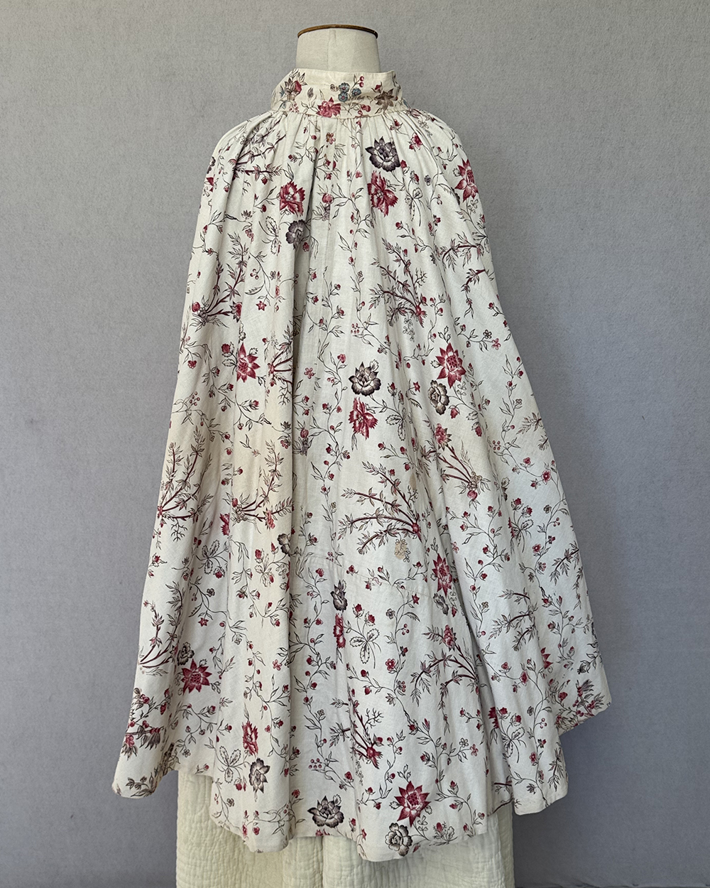 A Dutch Bed Cape