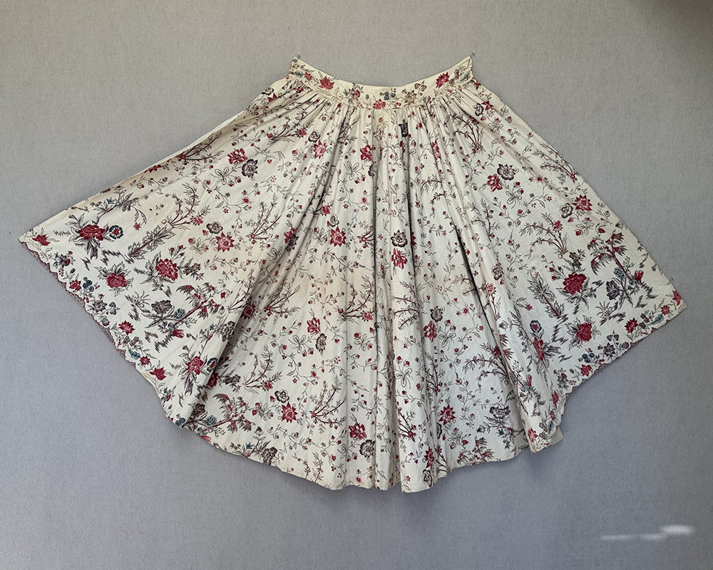 A Dutch Bed Cape