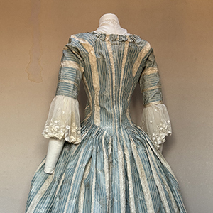 English Open Robe