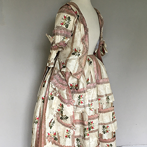 Sack Back Robe